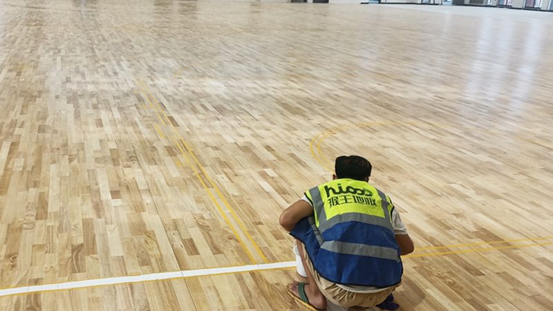 锁扣地板：安装施工队的专业解析